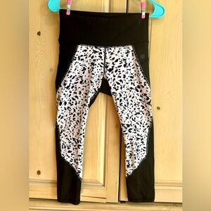 Athleta Leopard Cheetah Black and White Leggings Capri